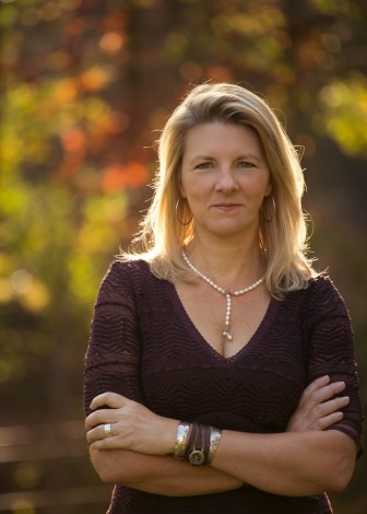 AE_Shannon Neu_Laurelyn Dossett_photocred Abigail Seymour