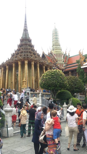 8.23.17_Features_ Jeannie Ake_Thailand Article_Jeannie Ake2